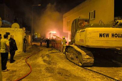 Mardin’de park halindeki 2 iş makinesinde çıkan yangın söndürüldü