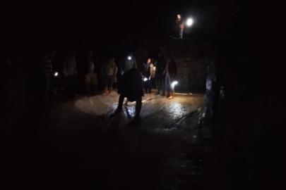 Mardin’de yoğun yağış sonrası köyü su bastı, muhtar ve vatandaşlar müdahale etti