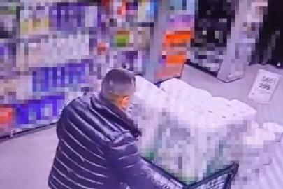 Marketten alkol çaldı, kimse görmeden şişeleri pantolonun içine soktu