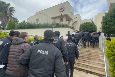 Marmaris’teki ’rüşvet’ operasyonunun şüphelileri adliyeye sevk edildi