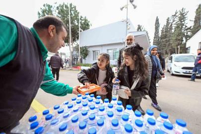 Mersin’de bayramda mezarlıklarda vatandaşlar yalnız bırakılmıyor