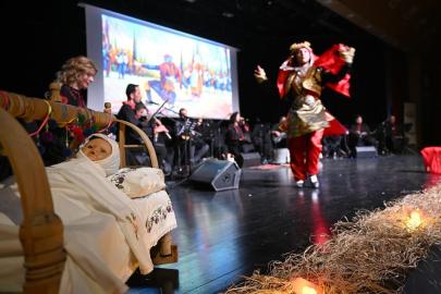 Mersin’de ‘İlmek İlmek Kadın’ gösterisi izleyenleri duygulandırdı