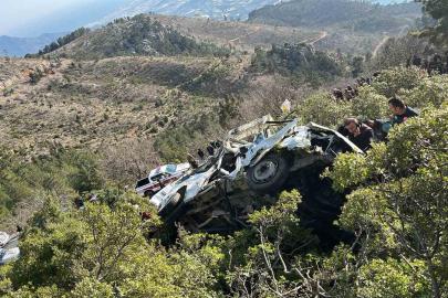 Mersin’de işçi servisi uçuruma yuvarlandı: 3 ölü 11 yaralı