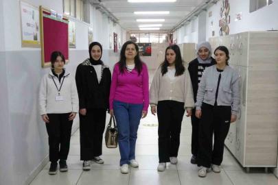Mezun olduğu lisede 30 yıldır öğretmenlik yapıyor