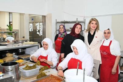 Milletvekili Ölmeztoprak esnafla buluştu, hanelere misafir oldu