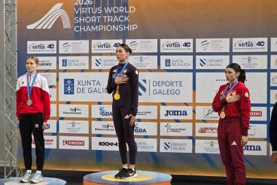Milli sporcu Aysel Önder tarih yazdı