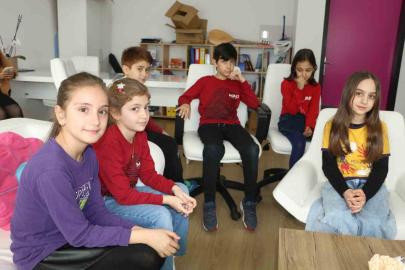 Minik öğrencilerin ’demokrasi’ heyecanı