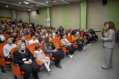 Minik yetenekler sahne aldı, bahar şenliği renkli geçti