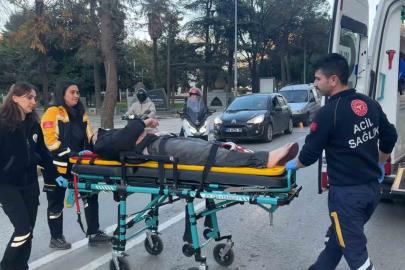 Motosiklet yayaya çarptı: 2 yaralı