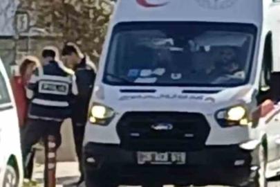 Motosikleti üzerine devrilen sürücü yaralandı