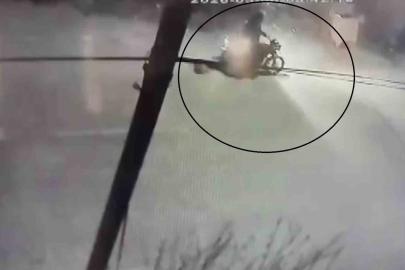 Motosikletle gelip, borçlusunun evine kurşun yağdırdı