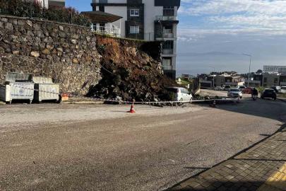 Mudanya’da yağmura dayanamayan istinat duvarı çöktü