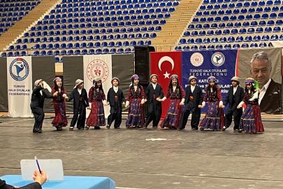 Muradiye’nin minik halk oyuncuları il birincisi oldu