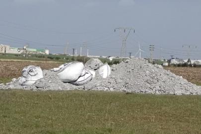 Muratlı’da mera alanına atık döküldü