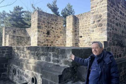 Niksar Kalesi zamana meydan okuyor