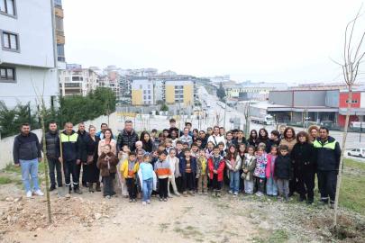 Nilüfer’de minikler doğa için fidan dikti