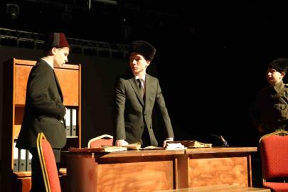 Öğrenciler, Mehmet Akif Ersoy’u  tiyatro ve resim sergisiyle anlattı