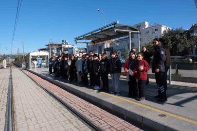 Öğrenciler tramvayın tarihini keyifli yolculukla öğrendi