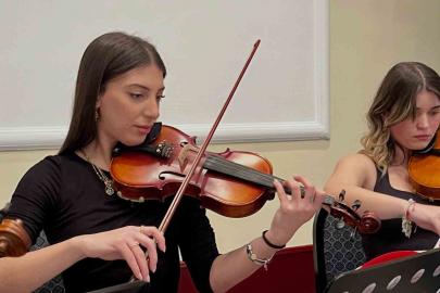 Öğrencilerden ‘çınarlara’ unutulmaz konser