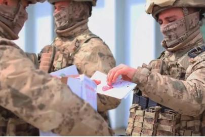 Öğrencilerin mektupları Mehmetçiğe ulaştı