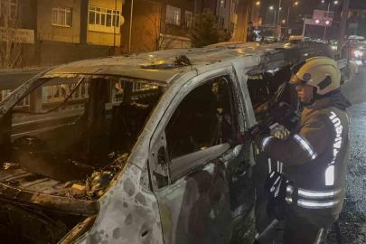 Okmeydanı’nda ticari takside yangın: Yolcular son anda tahliye edildi