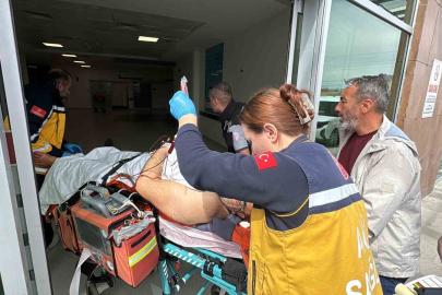 Önce boşanma aşamasında olduğu eşini, sonra kendisini bıçakladı