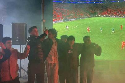 Osmaniye’de Galatasaray’ın galibiyeti havai fişek ve meşalelerle kutlandı