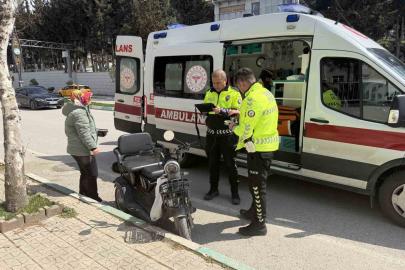 Osmaniye’de kontrolden çıkan şarjlı motosiklet kaldırıma çarptı: 1 yaralı