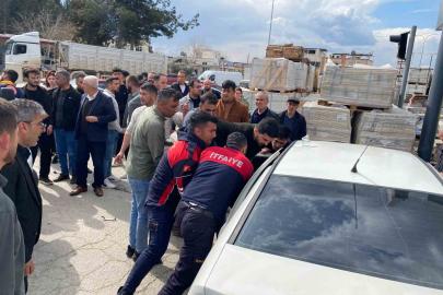 Osmaniye’de otomobil inşaat malzemelerine çarptı: 2’si ağır 3 yaralı