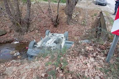 Otomobil dereye yuvarlandı: 5 yaralı