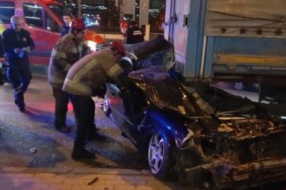 Otomobil tırın altına girdi: Sürücü ağır yaralandı