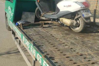 Otomobille çarpışan motosikletli kurye yaralandı