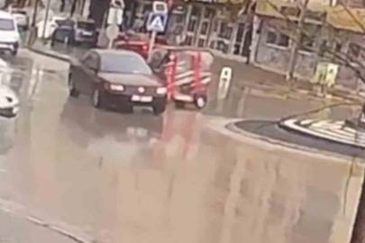 Otomobille çarpışan üç tekerlekli elektrikli bisiklet devrildi: 1 yaralı