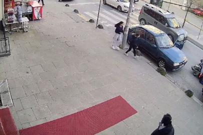 Park halindeki aracın kapısını açtı, motosikletli kurye çarptı