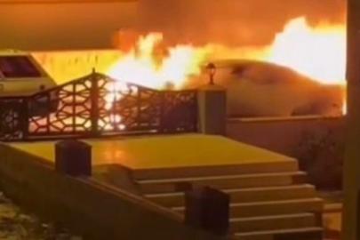 Park halindeki lüks otomobil alev alev yandı