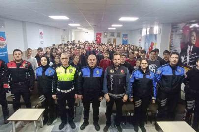 Polis ekiplerinden ortaokul öğrencilerine yönelik eğitim