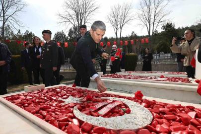 Protokol üyelerinden şehitlik ziyareti
