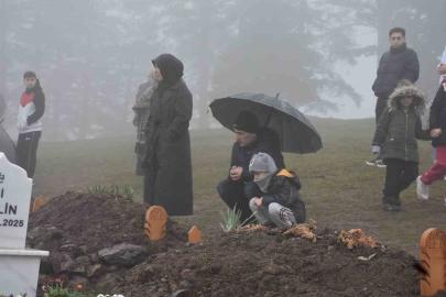 Ramazan Bayramı öncesi mezarlıklara akın ettiler: Kabir başında dua ve gözyaşı