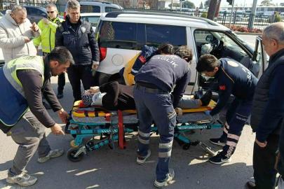 Refüje çarpan otomobil yan yattı: 1 yaralı