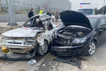 Refüje çarpıp karşı şeride geçen otomobil başka araca çarptı: 1 ölü