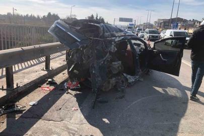 Refüje çarpıp karşı şeride savrulan otomobil su tankerine çarptı: Sürücü ağır yaralı