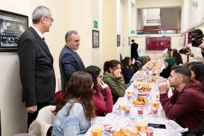 Rektör Prof. Dr. Altun, Eczacılık Fakültesi öğrencileri ile iftar yaptı