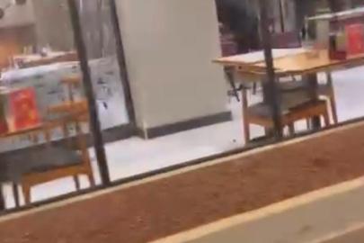 Restoran savaş alanına döndü,  camlar ve çerçeveler indi