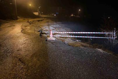 Sağanak nedeniyle yol çöktü, 11 köy yolu ulaşıma kapandı
