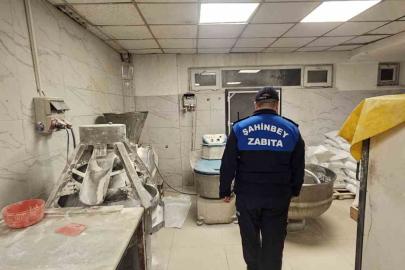 Şahinbey Belediyesi zabıta ekiplerinden gece denetimi