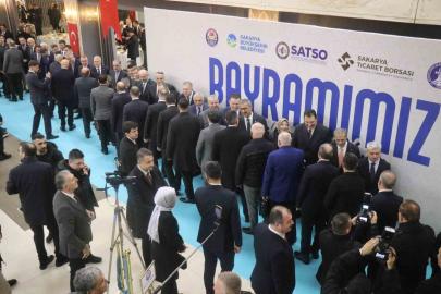 Sakarya protokolü ve vatandaş bayramlaştı