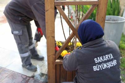 Sakarya’da caddeler, parklar ve camiler bayrama hazır hale geldi