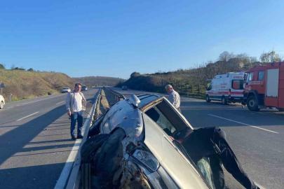 Sakarya’da kontrolden çıkan otomobildeki 2 kişi yaralandı