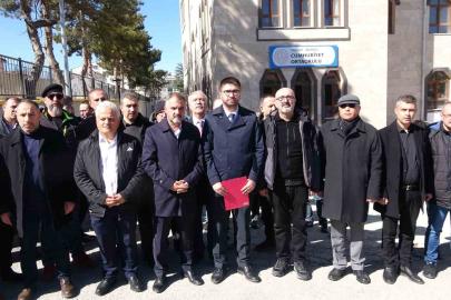 Saldırıya uğrayan okul müdürüne destek verdiler