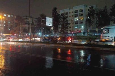 Şanlıurfa’da kısa süreli sağanak hayatı olumsuz etkiledi